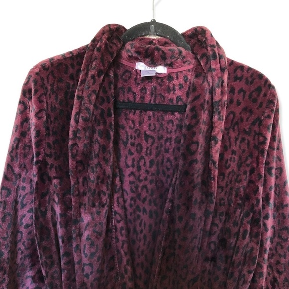 Natori Classics shawl Collar velvet Leopard robe - Picture 7 of 10